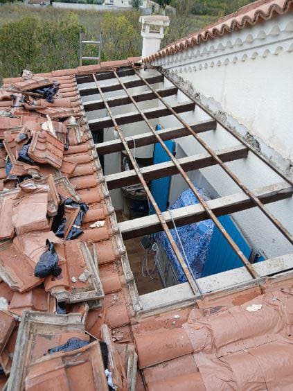 Réfection Partielle de Toiture et Solin en Plomb sur Mesure