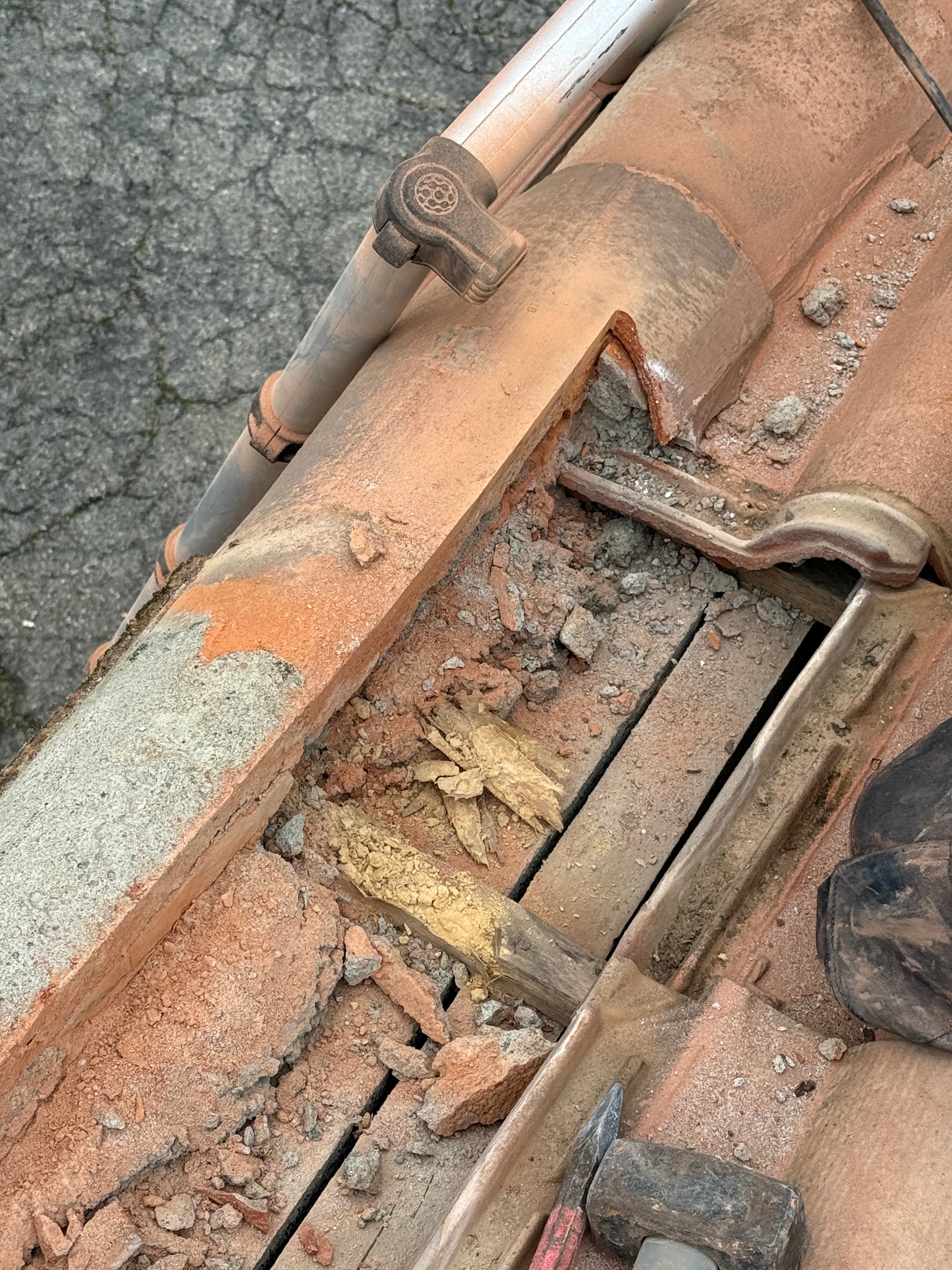 Réfection du Faîtage et des Araignées – Calvisson